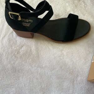 Koolaburra Black and Tan Sandals